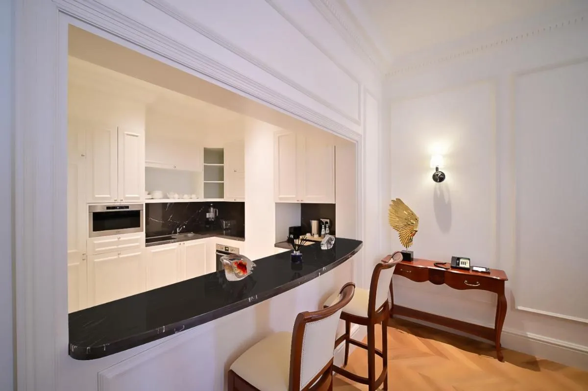 Image 3 of 21 High Street Residence By The Torch