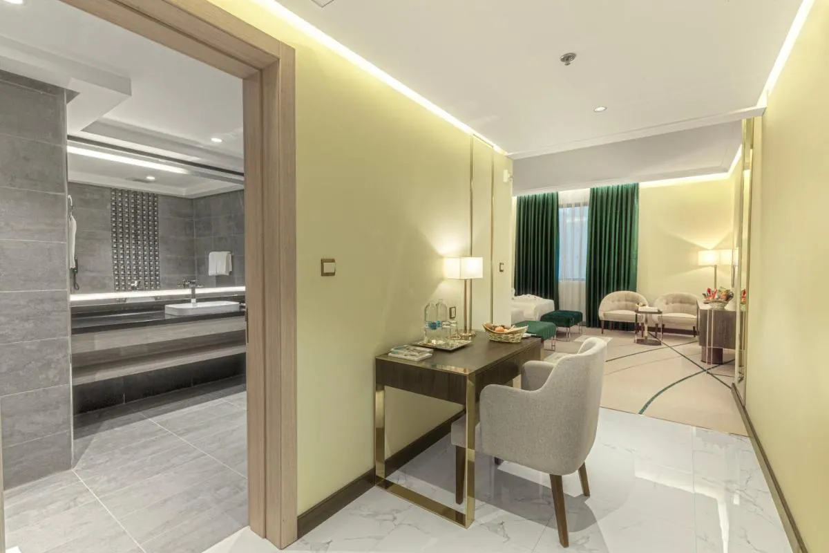 Image 2 of Green Park Hotel