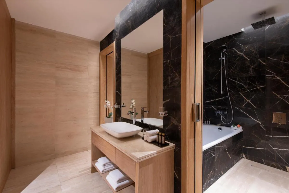 Image 2 of The Bentley Luxury Hotel & Suites